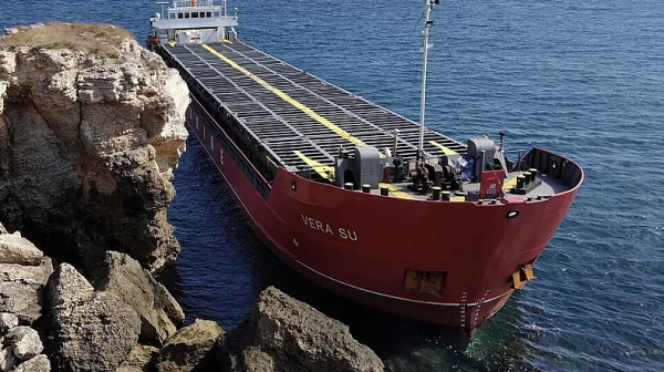 МОСВ: Корабът край Камен бряг е замърсил морската вода