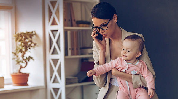 Европарламентът иска дистанционно гласуване за депутати в майчинство