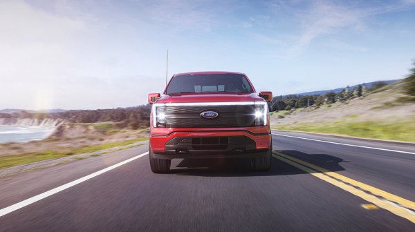 От EV към хибриди: Ford се отказва от знаковия си електрически F-150 Lightning