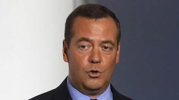 Медведев и Дзинпин обсъдиха войната в Украйна на изненадваща визита в Пекин