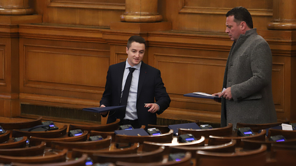 Проверка на Фрог: Депутатът Явор Божанков от БСП е с изключен телефон