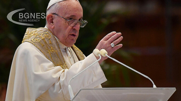 Папа Франциск алармира, че светът е на ръба на ядрена война, подобна на Кубинската ракетна криза от 1962 г.