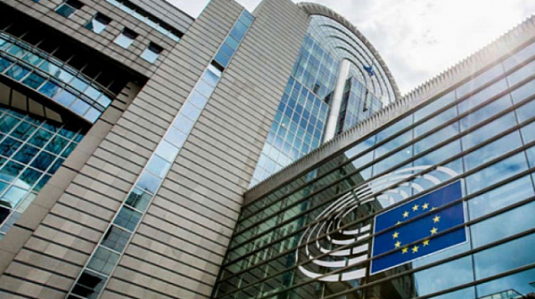 Еврокомисията предлага облекчаване на ограниченията за пътуване