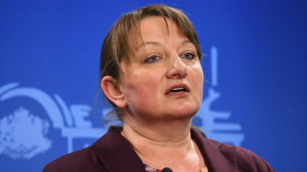 2 пъти годишно да има добавки за социално слаби и пенсионери, предлага Деница Сачева