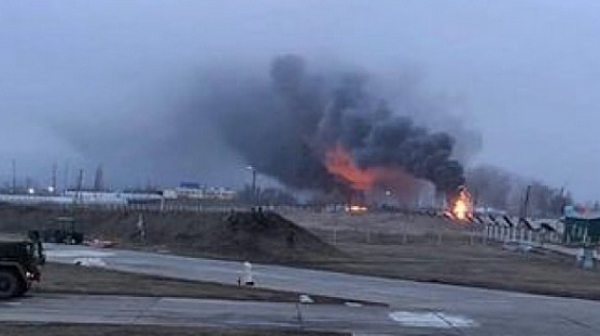Взривове на руски военни летища на 800 км от границата с Украйна. Има убити и разрушени бомбардировачи