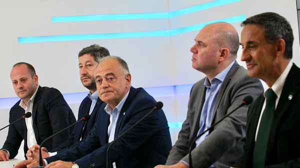 ”Демократична България”: Борисов или изпитва страх, или кабинетът е неспособен да ни присъедини към еврозоната