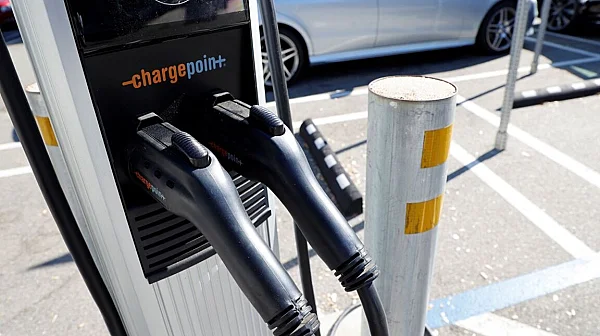 Започва изграждането на първите шест локации от националната мрежа за зареждане на EV