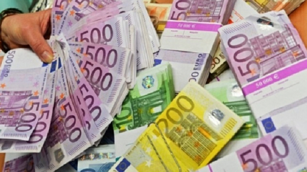 Минималната заплата в Гърция вече е 780 евро на месец