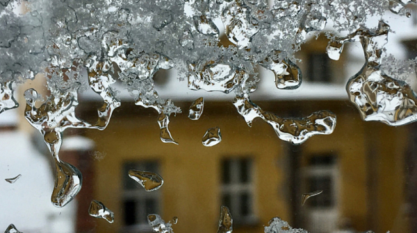 Дъждът продължава, локални наводнения