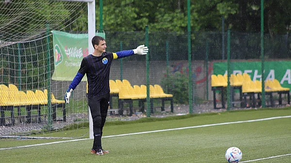 Спират правата на футболист на „Асеновец“, изритал в главата вратаря на „Марица“ Пловдив