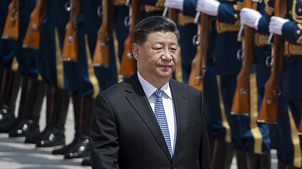 Докато разследва генерали за корупция, Си взима китайската армия на ръчно управление