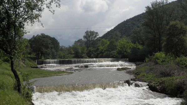10 бона глоба за НЕК за замърсяването на река Въча
