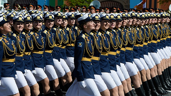 Русия вече отмени парадите за 9 май в 21 града, крие деградацията на армията