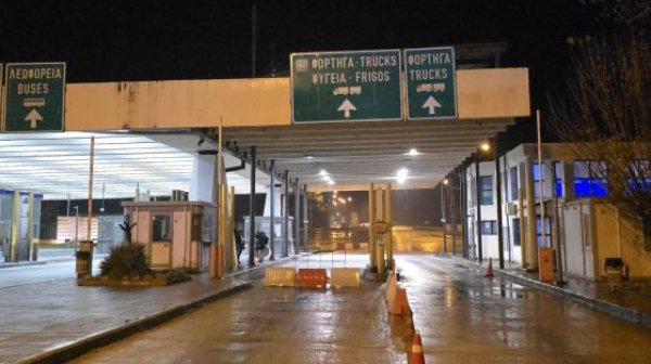 Свободно движение през „Кулата“, гръцките фермери отслабват блокадите