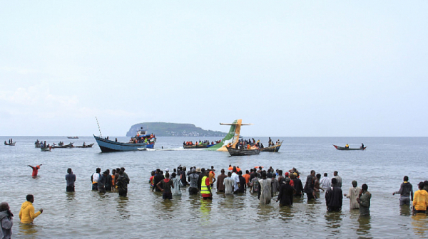 19 са жертвите на самолетната катастрофа в езерото Виктория