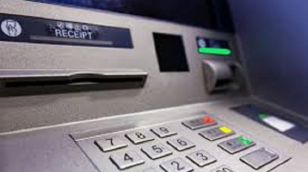 Други три банки въвеждат процент при теглене от банкомат