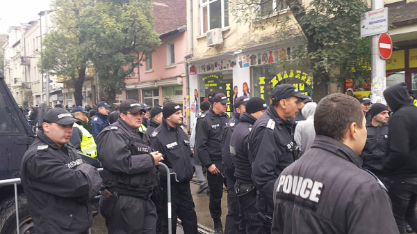 Рунд Втори: Полицаи пак блокираха центъра на София заради протеста срещу Гешев /снимки/