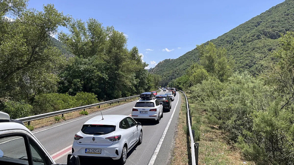 Отново огромно задръстване в Кресна