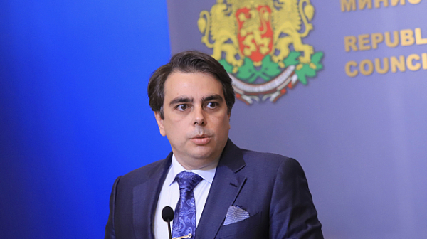 Министър Василев: Отчитаме ръст в приходите от 10%. Това е безпрецедентно от 1997 година насам