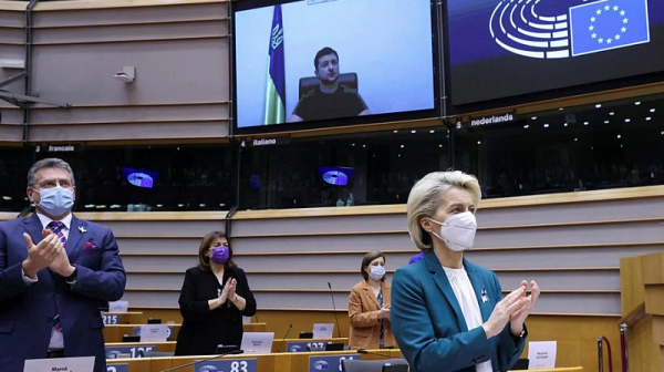 На живо! Европарламентът разглежда молбата на Украйна за членство в ЕС. Зеленски: Докажете, че сте с нас
