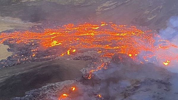 Вулкан изригна близо до исландската столица Рейкявик