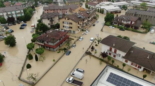 Бедствието в Италия: Жертвите на наводненията достигнаха 11. Милиони евро изпращат на помощ на пострадалите