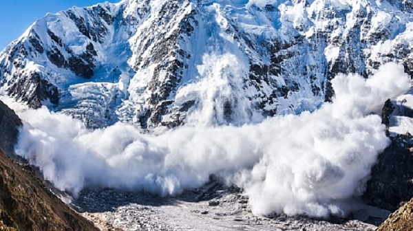 Седем души в неизвестност след като падна лавина в Алпите
