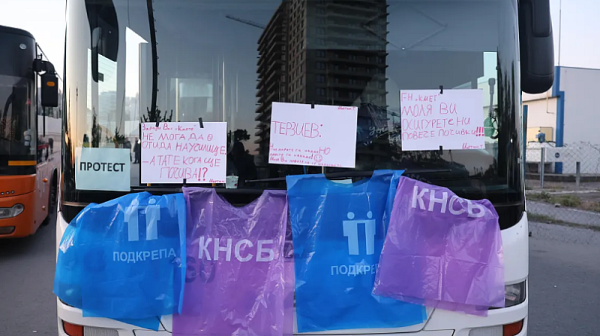 София пак спря – градският транспорт блокиран, училищата не
