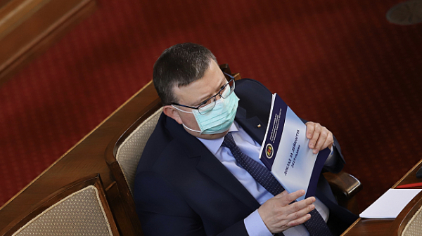 Цацаров депозира оставката си в парламента