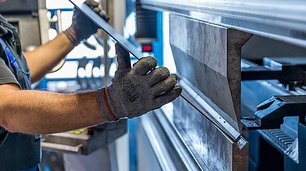 Безработицата през януари спада до 5,40%, търсят продавачи и занаятчии