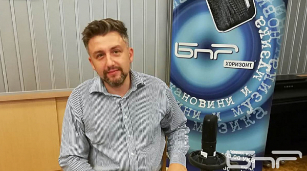 Даниел Киряков: Приликите между джипката и дивана са много ясни