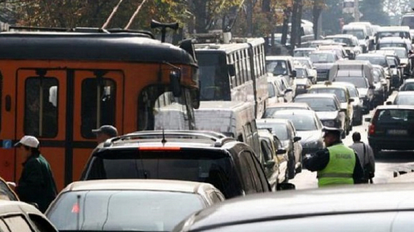 Ще мият основни улици и булеварди в София