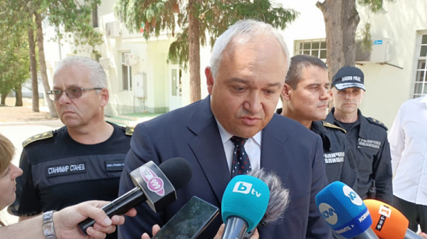 Шефът на МВР не взе страна в спора на ”Кап. Андреево”, обеща жандармерията да остане