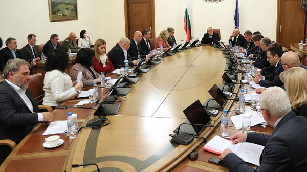 Слави Трифонов  продължава ”представянето” на българските министри