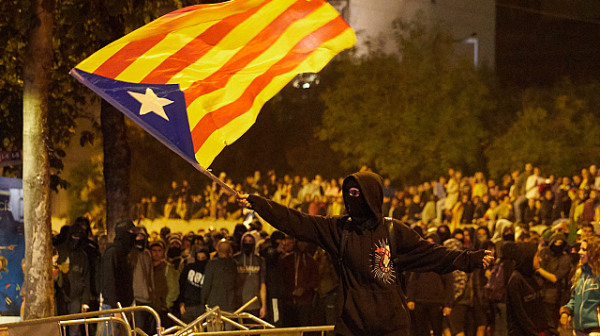 Обща стачка и сблъсъци в Каталуния ​