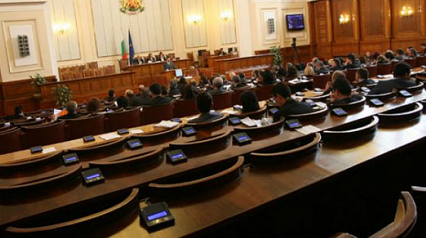 Парламентът ще гледа днес актуализацията на държавния бюджет