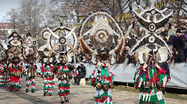 Откриха „Сурва“ с пищен концерт /видео/