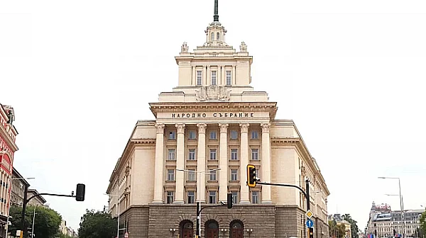 Блиц контрол в парламента, продължават и споровете за Изборния кодекс