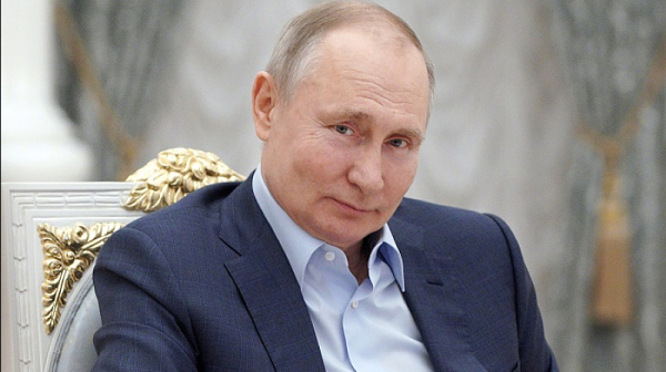 Кремъл започва томбола с екскурзии, за да засили любовта към Путин