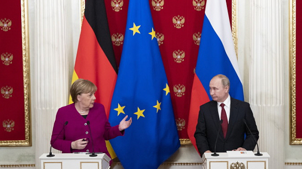 Путин към Меркел: Газ по „Северен поток-2” може да потече в края на годината