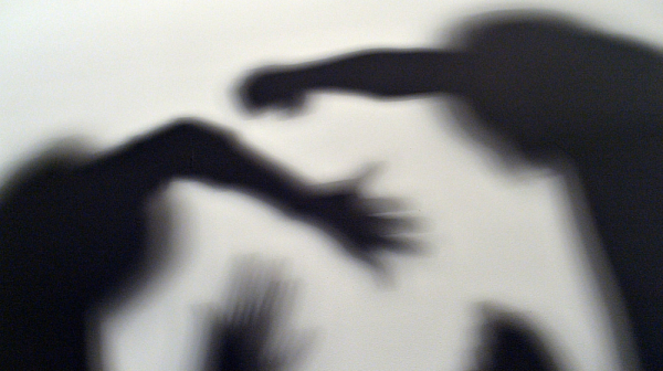 Пореден побой в страната: Тийнейджърки нападнаха момиче в Костинброд