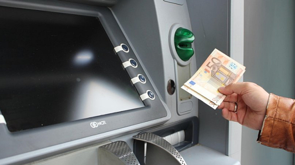 Зареждат банкоматите с евро на 1 януари