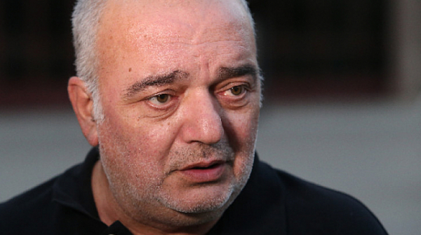 Арман Бабикян към Борисов: Като си голям пич, излез срещу шофьора на самолет