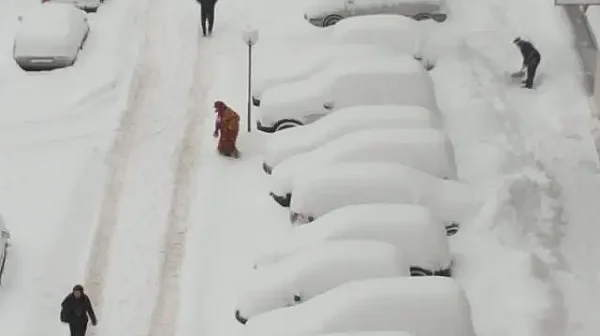 Студът затваря училищата в Русе: 12 януари е неучебен ден заради екстремни температури и лед