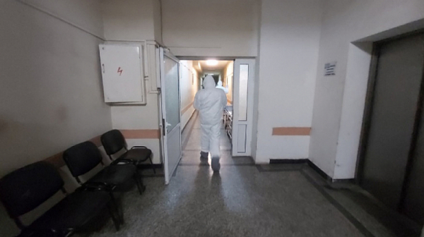Жена почина в болницата в Сливен, четири дни чакала линейка