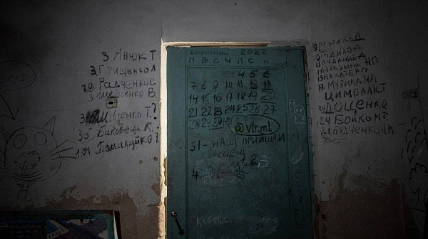 300 души са държани за заложници в училищно мазе край Чернигов, твърди Украйна