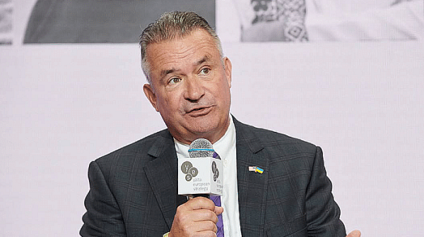 Конгресменът Бейкън : Принуждаването на Украйна да се откаже от територия не е ход на Рейгън, а на Чембърлейн