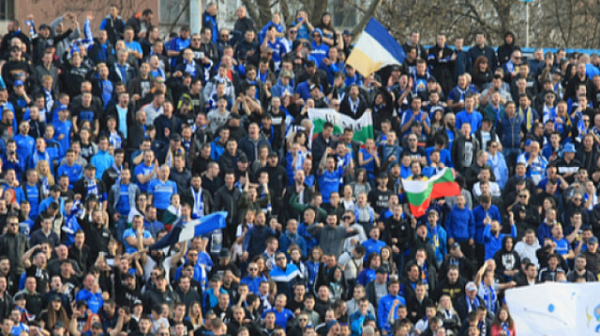 ФК ”Левски” отбелязва своята 106-а годишнина. Сираков застана начело на ”синьото” шествие
