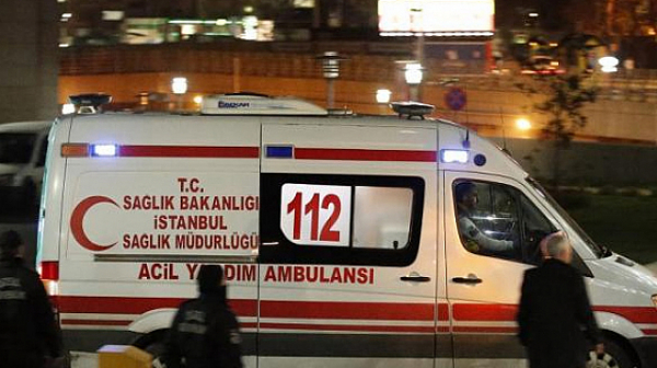 Пет жертви при тежка катастрофа на училищен микробус в Турция
