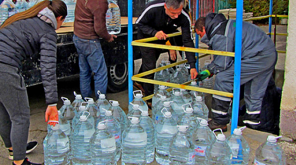Паниката в Перник расте заради заразената вода